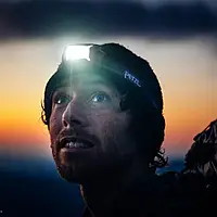 "Налобные фонари: Ваш надежный свет в темноте" "Налобные фонари: Ваш надежный свет в темноте"